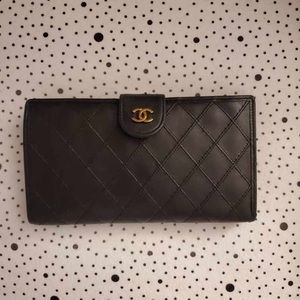 Pristine Vintage Black Chanel Bicolore wallet